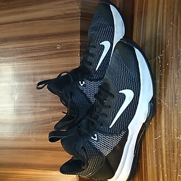 Nike LeBron Witness 4 black white 10.5 - Picture 1 of 5